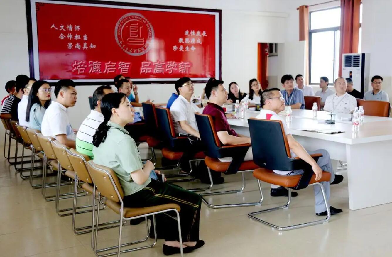 学校的调研.jpg
