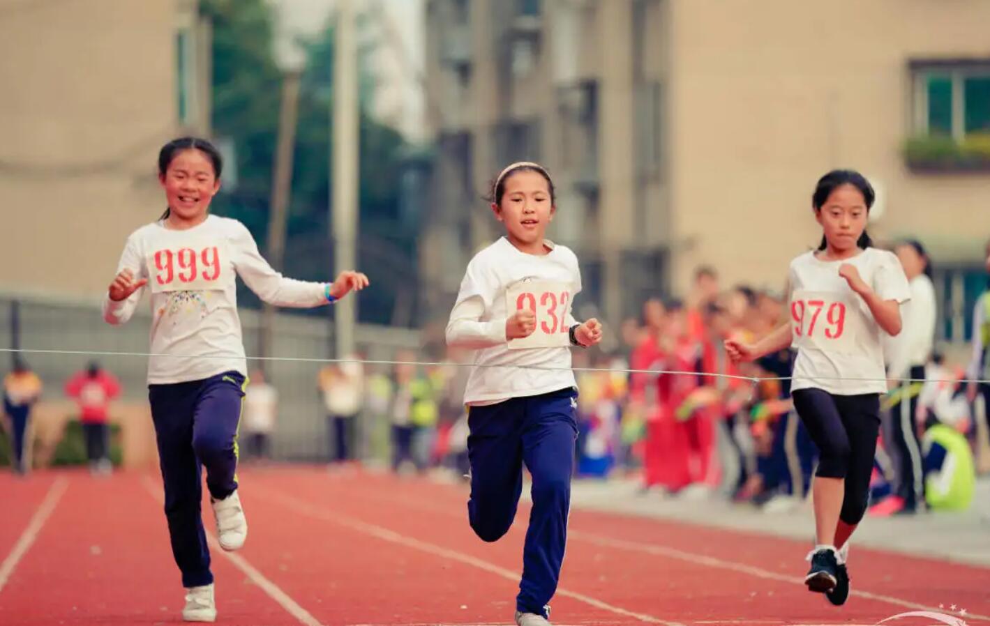 运动会小学生.jpg