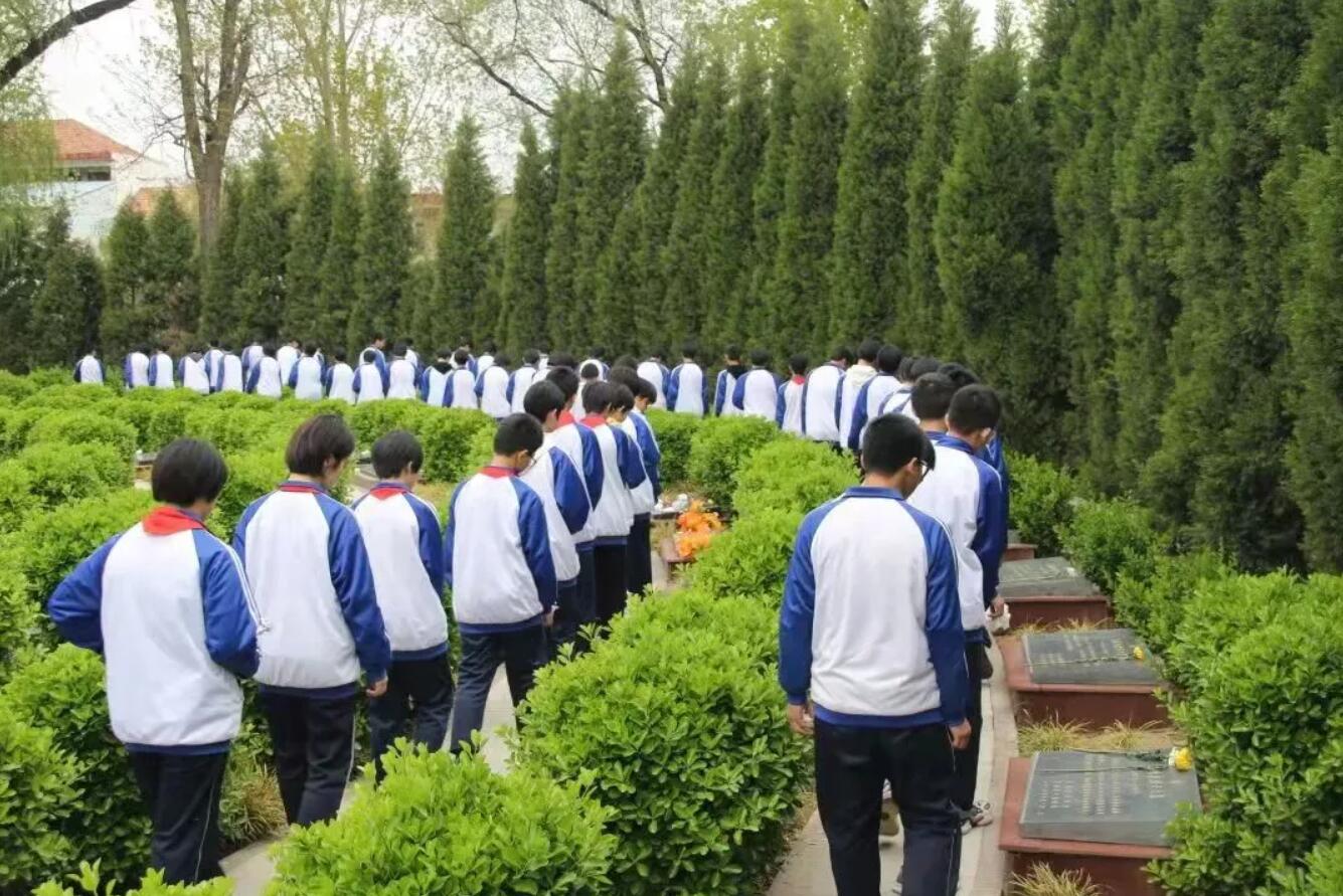 扫墓活动.jpg